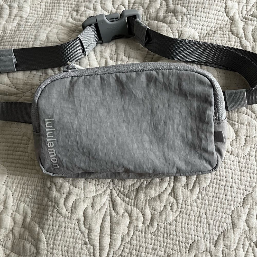 Lululemon light grey mini belt bag - Picture 2 of 3